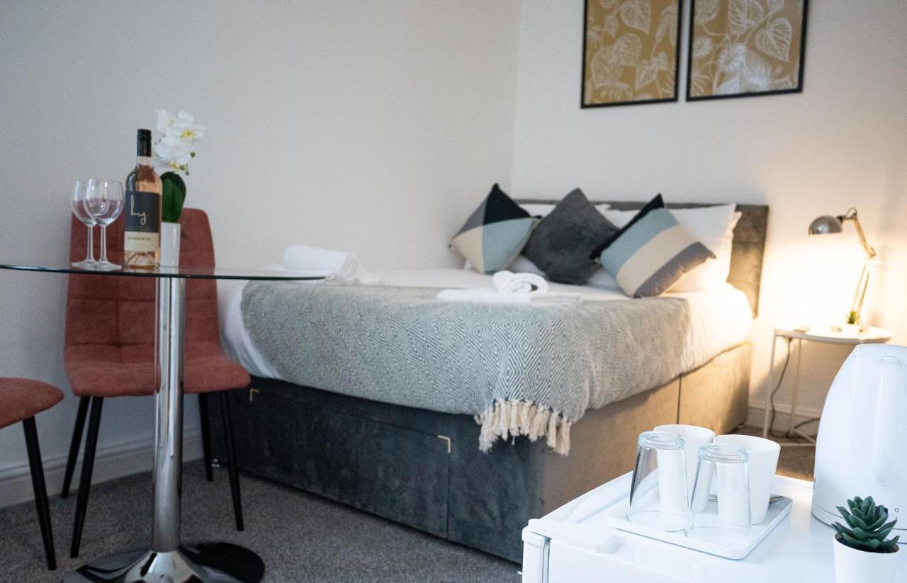 Elmo River Studios - 6 En-Suites In Wallasey - Easy Parking - Short And Long Stays Welcome Exterior foto