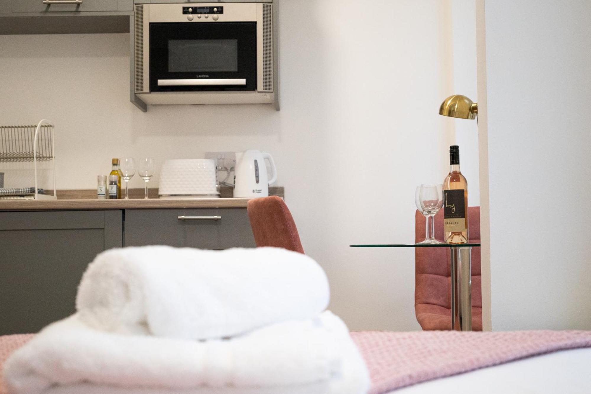 Elmo River Studios - 6 En-Suites In Wallasey - Easy Parking - Short And Long Stays Welcome Exterior foto
