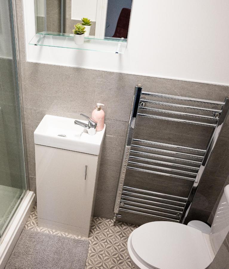 Elmo River Studios - 6 En-Suites In Wallasey - Easy Parking - Short And Long Stays Welcome Exterior foto