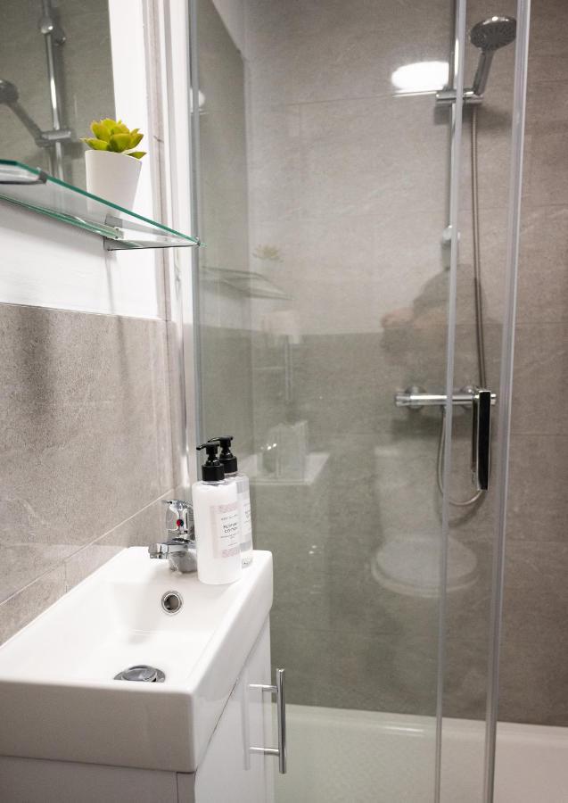 Elmo River Studios - 6 En-Suites In Wallasey - Easy Parking - Short And Long Stays Welcome Exterior foto